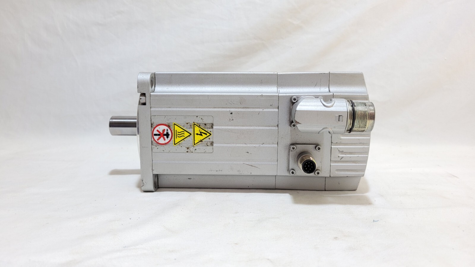 Festo EMMS-AS-100-S-HS-RM Servo Motor 15A, 565V, 4600rpm, 550123
