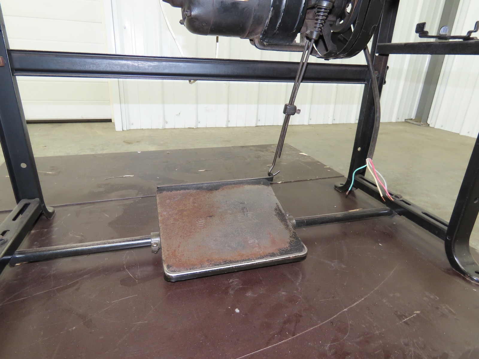 Singer 108W7 Industrial Sewing Walkling Foot Machine W/Vertical Shear 220VAC 3Ph