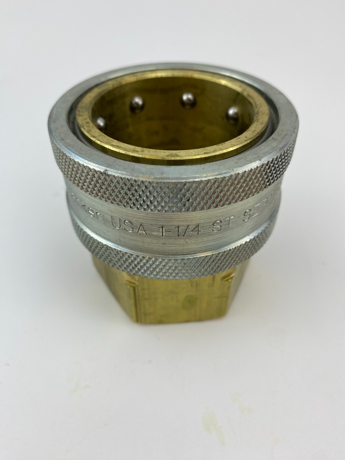 Parker BST-10 Quick Connect 1 1/4″X 1 1/4″ FNPT 1700 PSI Brass Quick Coupler