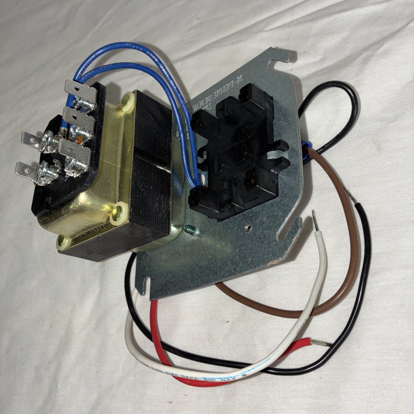 Honeywell TRADELINE R8239 A 1052 FAN CENTER 24V 60Hz