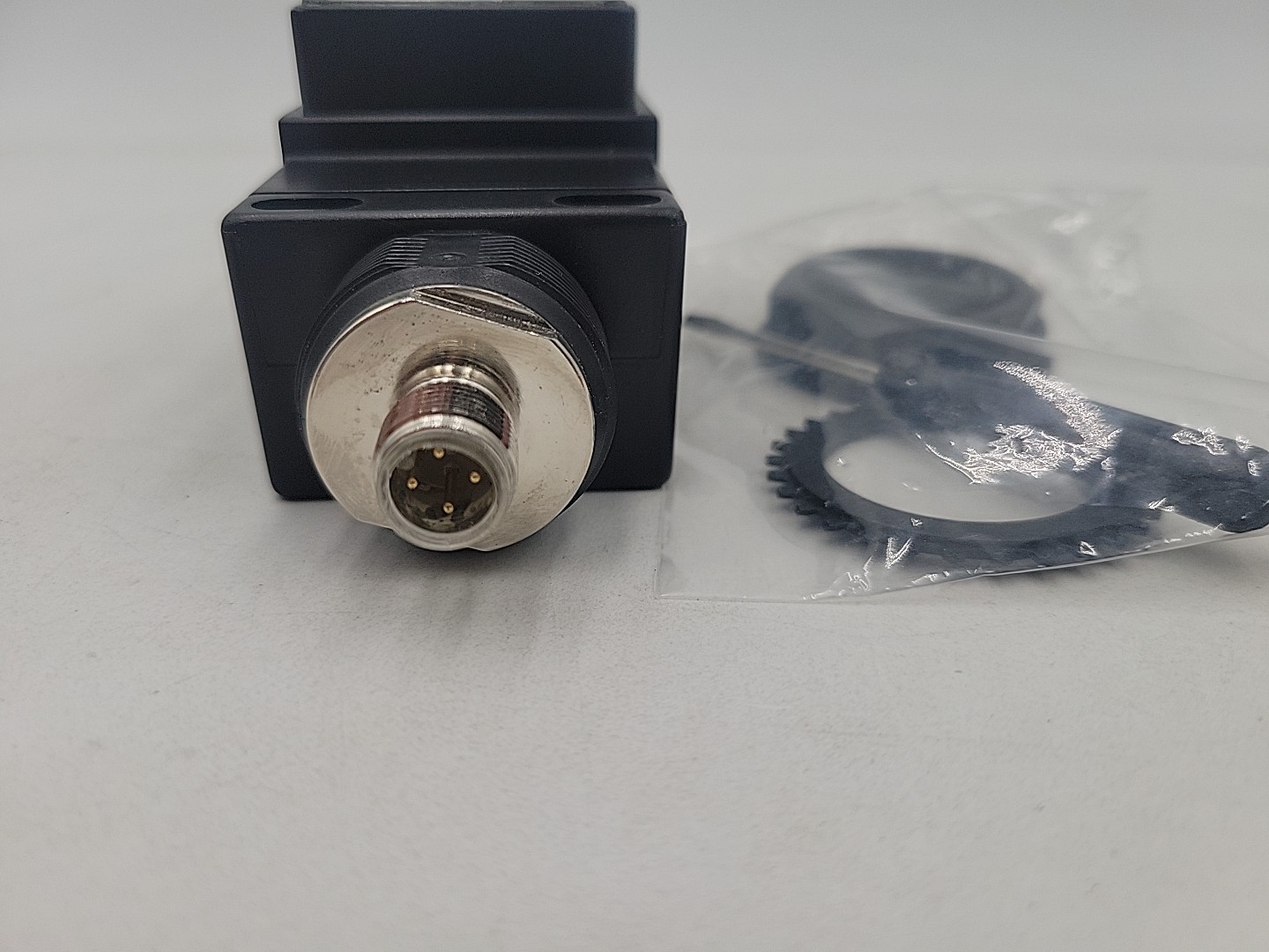 Eaton 1351E-6547 Photoelectric Sensor Enhanced 50 Series Diffuse 10ft 10-40VDC