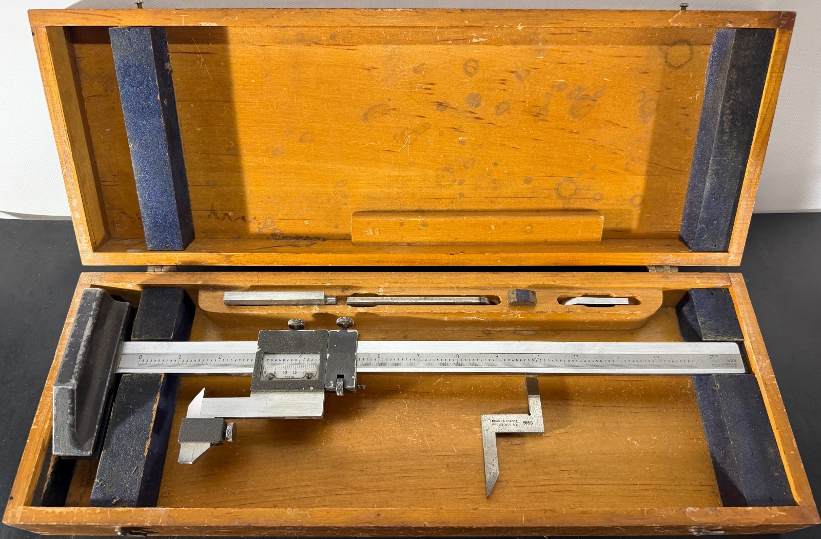 VINTAGE Brown & Sharpe 586 Vernier Height Gauge w/ 17.75″ Wooden Case FREE SHIP!