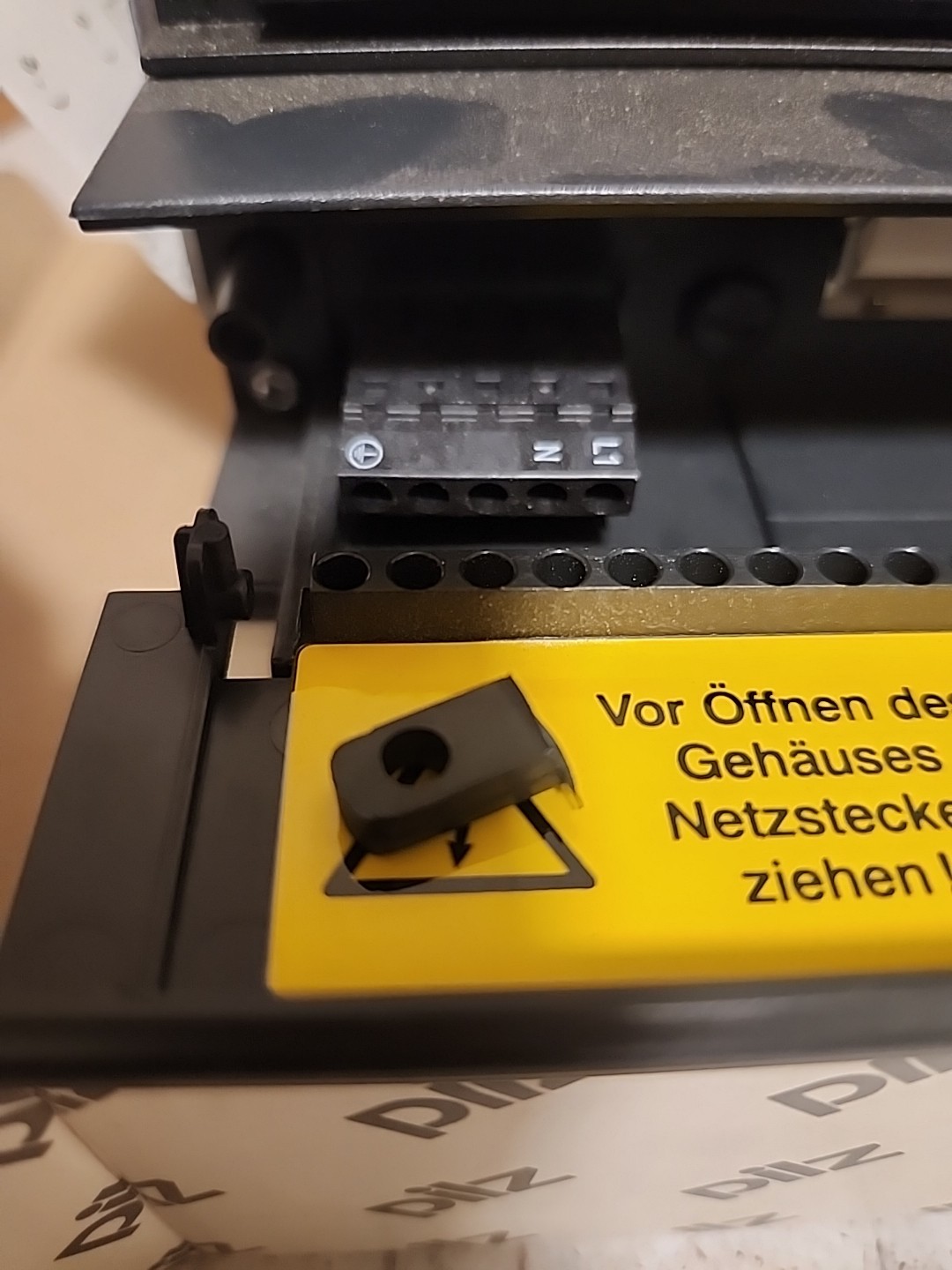 Pilz P10 PS NETZEIL FUER BEM+BM V 304050 Power Supply Module 115/230VAC 175.0W