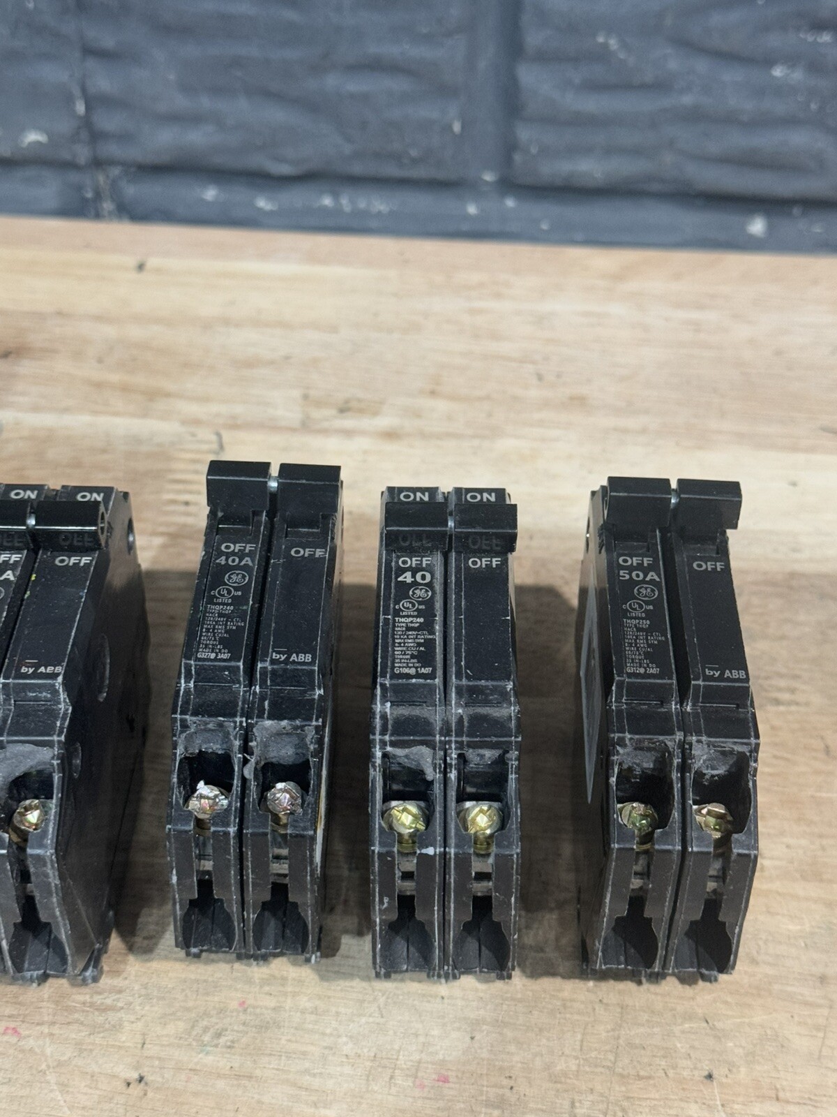 General Electric GE Breaker Lot Of 8 15 20 30 40 50 Amp Assortment
