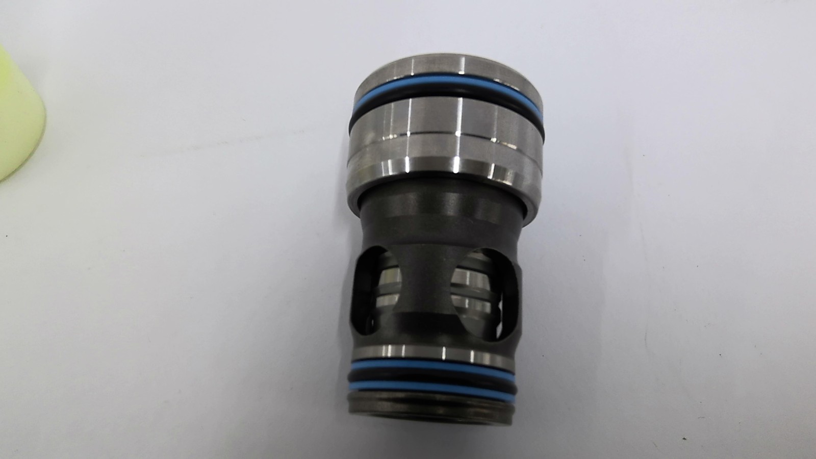 Rexroth R900912606 Hydraulic Cartridge Valve OAL 2-7/8″ OAW 2-3/4″ X 1-1/4″