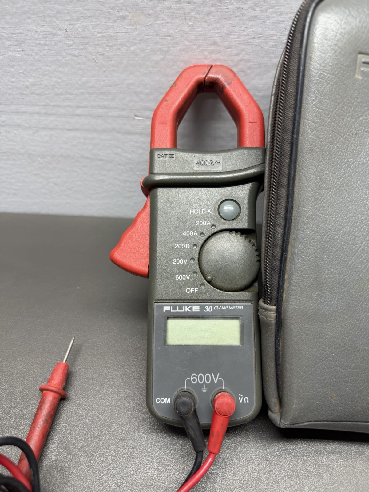 Fluke 30 Clamp Meter 600V 400A Digital Multimeter w/ Case & Leads WORKING