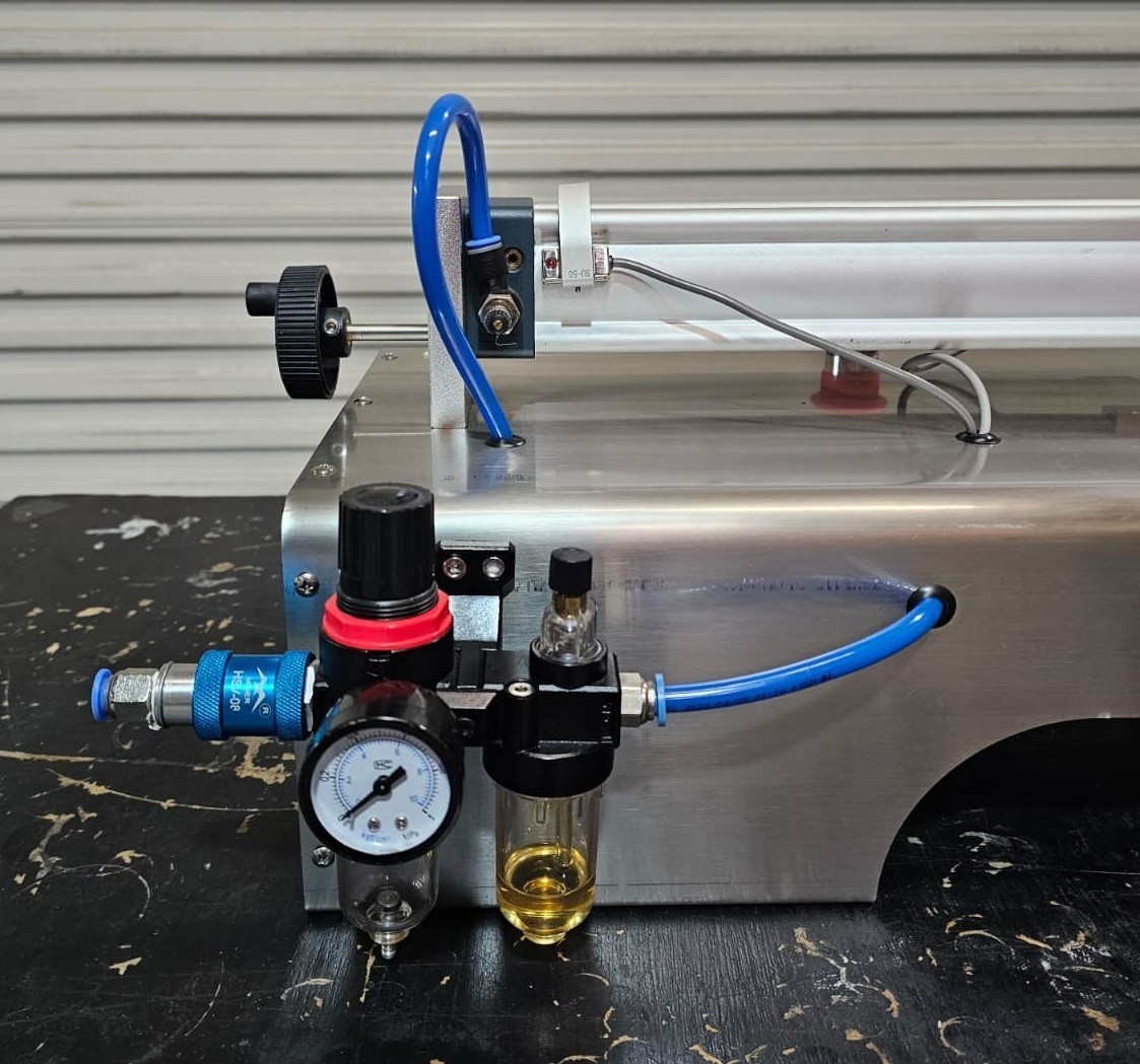 Semi automatic Pneumatic Piston Liquid Filling Machine 100-1000ml Filling Range
