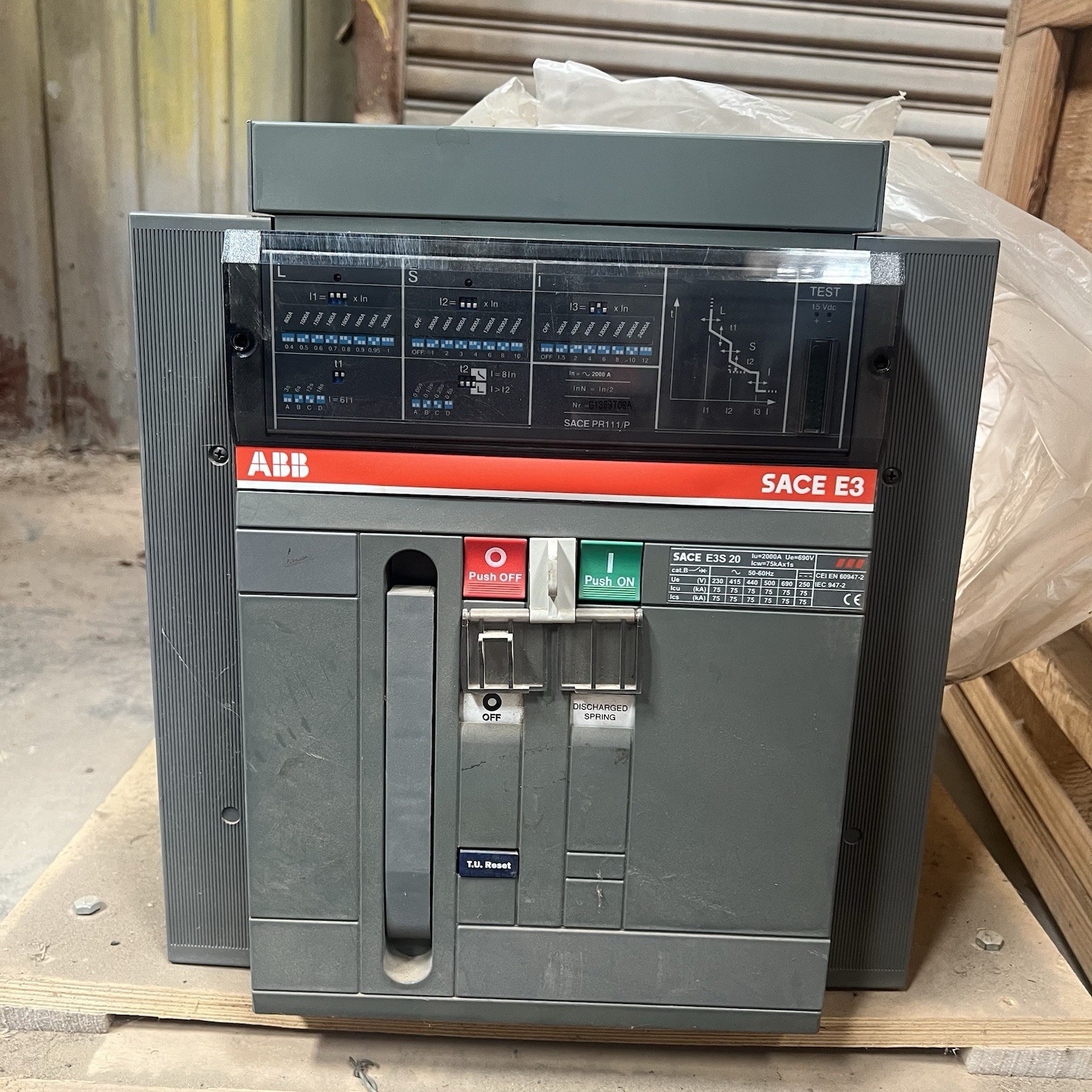 ABB SACE E3S 20 2000A Air Circuit Breaker ACB PR111/P Trip Unit Drawout 75kA