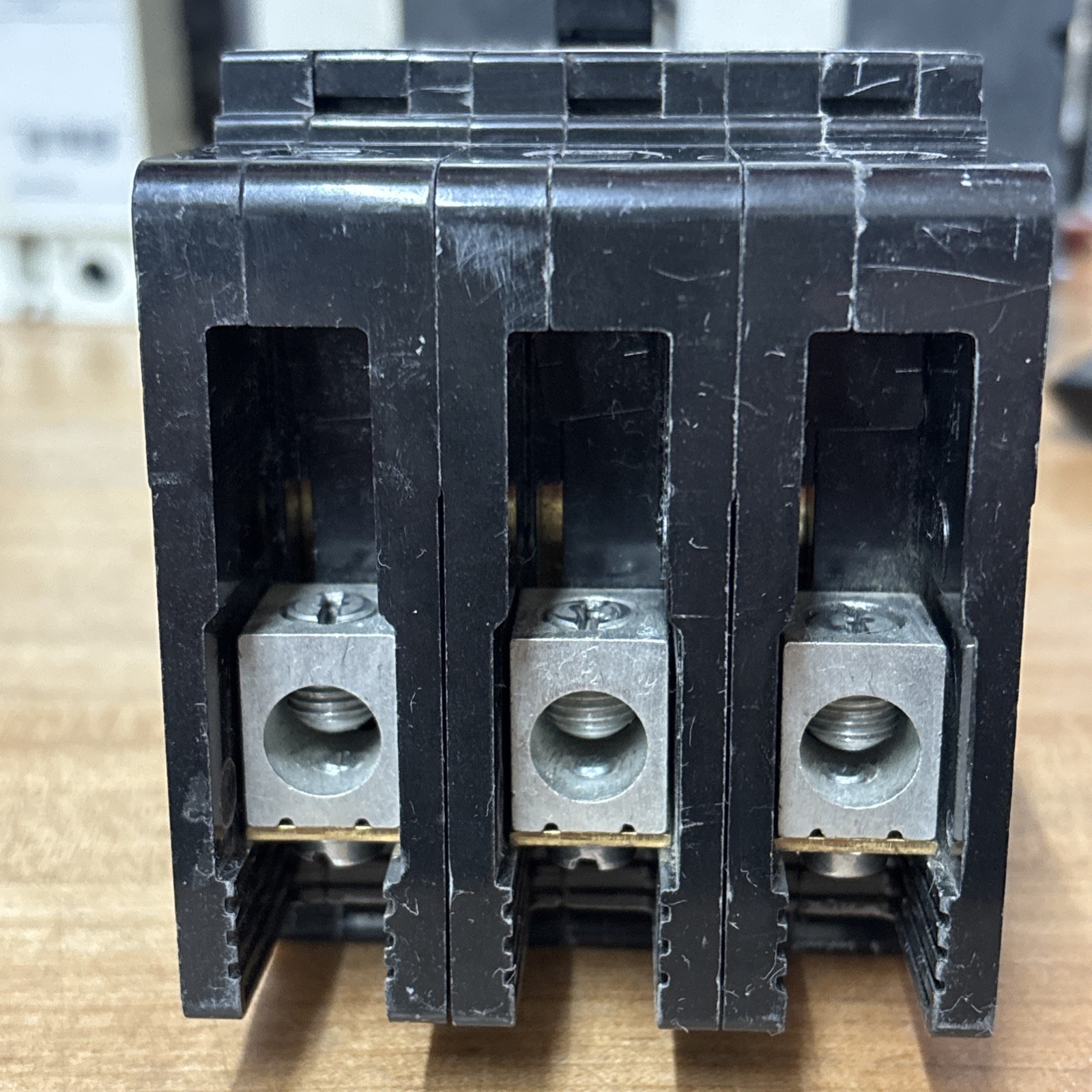 SQUARE D 35 AMP BOLT-ON CIRCUIT BREAKER 3 POLE 480Y/277 VAC EDB34035