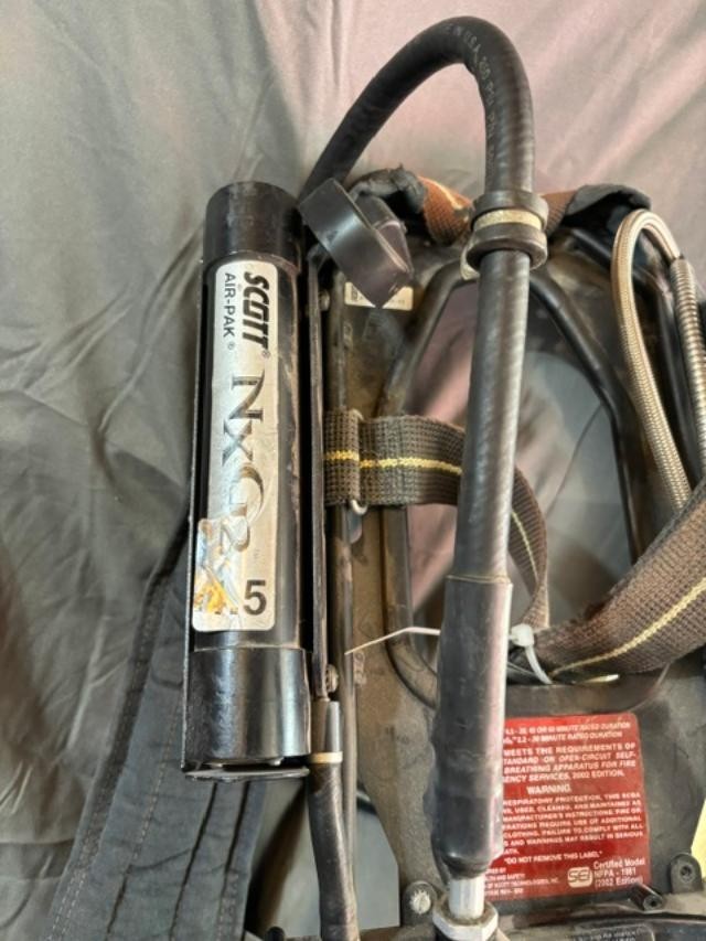 Scott 4.5 NXG2 SCBA Harness w/AirPak Plus & EZ Flo Regulator, Firefighter