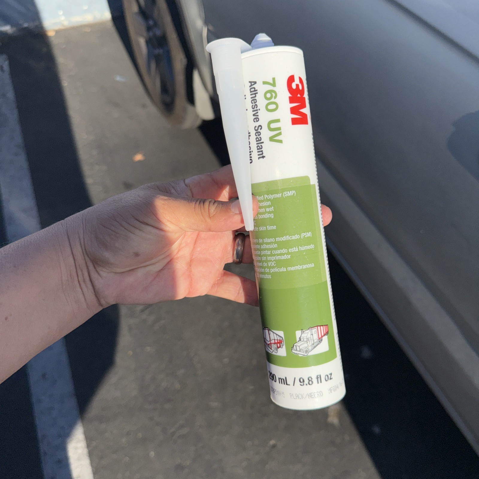3M Adhesive Sealant 760 UV, Black, 290 mL Cartridge SMP Low Vic Silane Modified