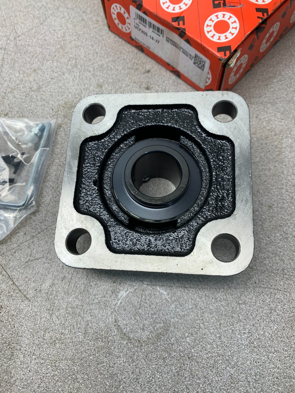 NEW IN BOX FAG 4-BOLT FLANGE BEARING 1″ BORE UCF205-16-J7