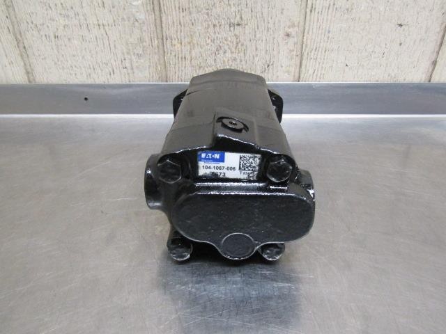 OEM Eaton Char-Lynn 104-1067-006 Hydraulic Motor 18.7 cu.in