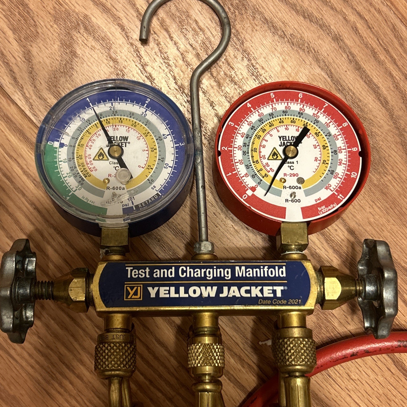 Yellow Jacket 41868 – Series 41 Hydrocarbon (R-290, R-600a) Two Valve Manifold
