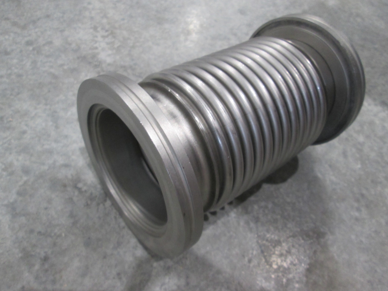 Stainless Steel Formed Bellows Vacuum Pipe/Hose, 7″L, 107MM Flange, Used