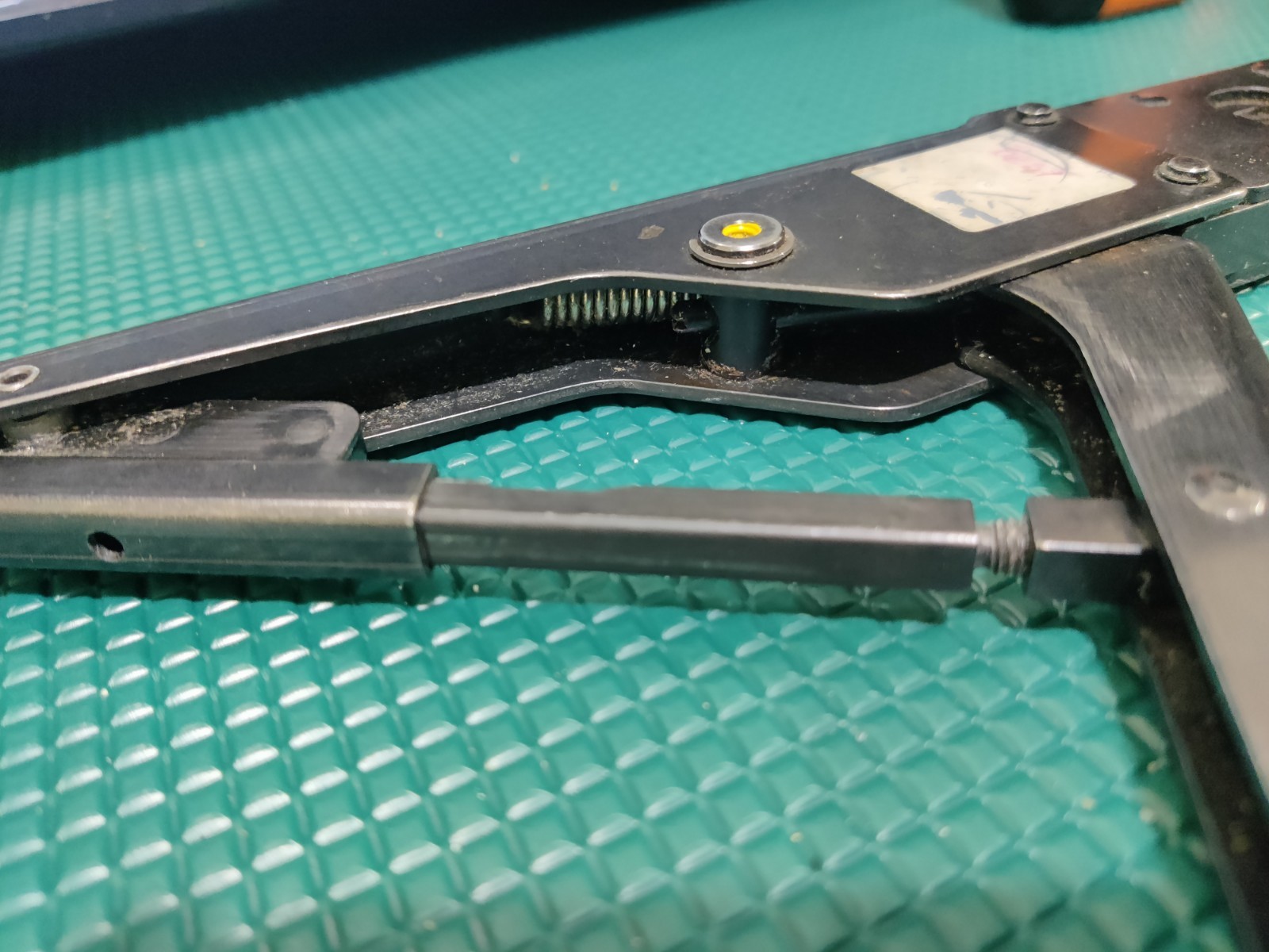 AMP 90302-1 Certi-Crimp Hand Tool. Type F D-sub . Vintage 1992 (Used)
