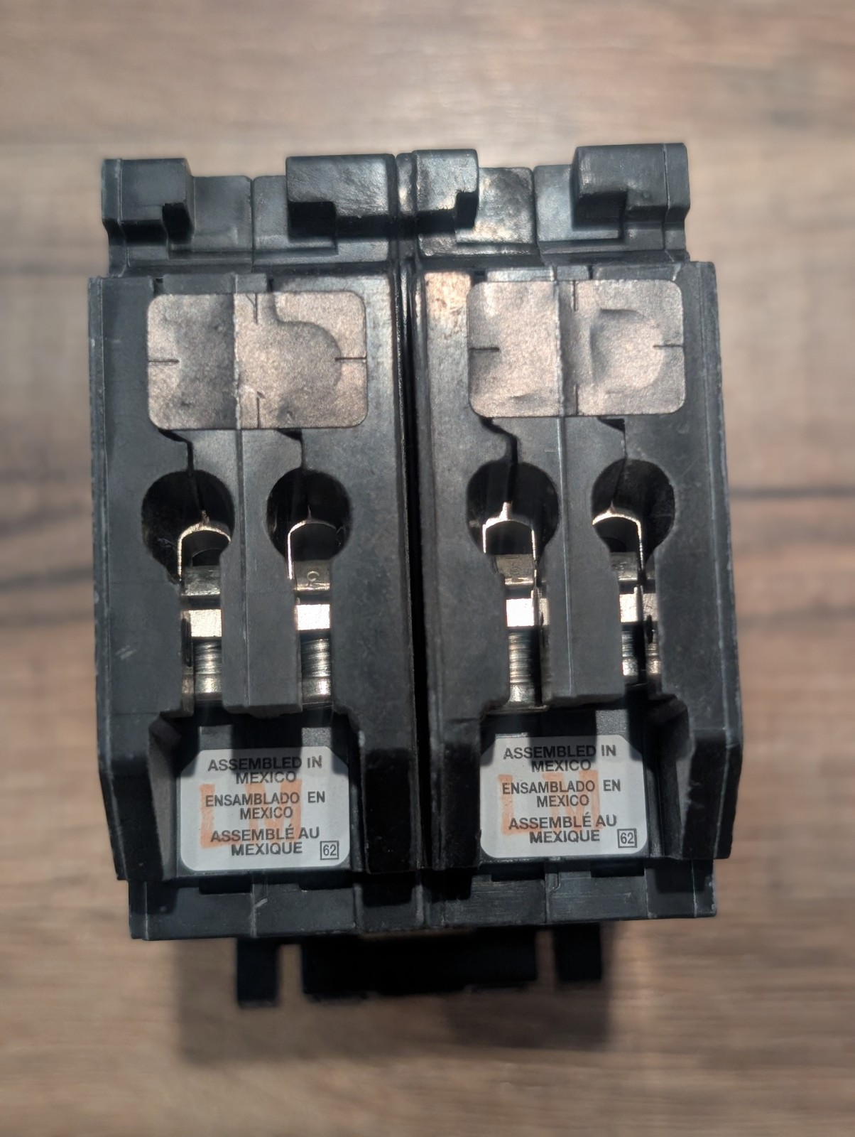 Square D Homeline HOMT2020230 Quad Tandem Circuit Breaker 2- 20 1 &30 Amp New