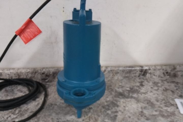Barnes SE52 0.5 HP 1750 RPM 240V 2 In Discharge Submersible Sewage Ejector Pump