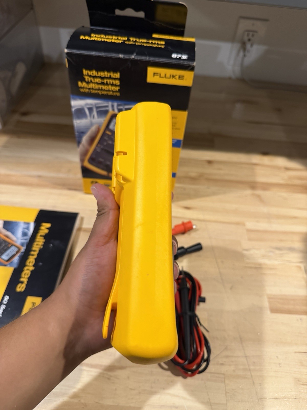 FLUKE 87V TRUE RMS MULTIMETER W/ LEADS (TESTED) SHIPS FAST