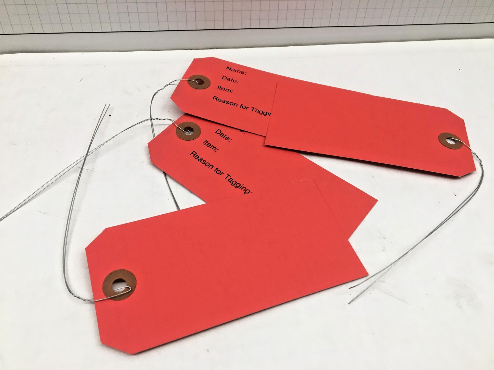 100 pcs of 4 3/4″ x 2 3/8″ Size 5 Red Cardstock Hang Tag Tags with Wire 13 Pt