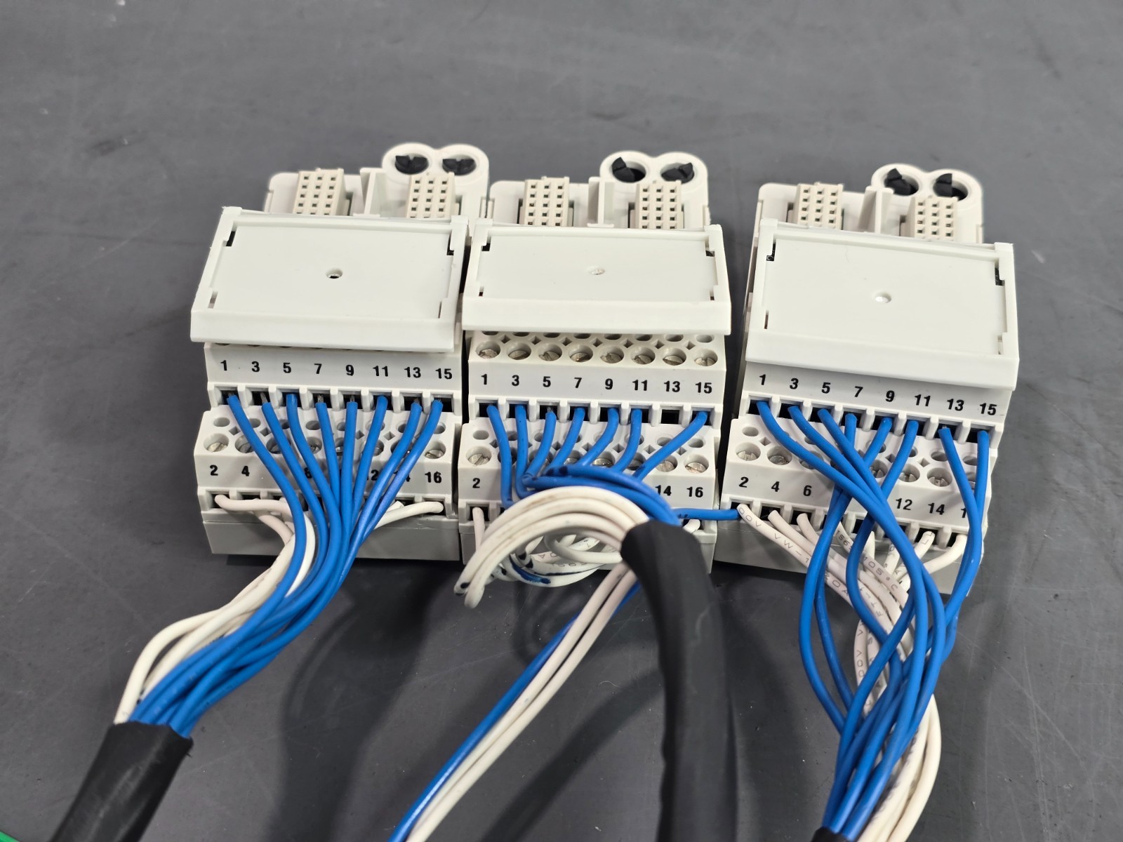 Lot of 3 Siemens IO-FST8-FT 8-channel Fused Field Terminal Block For 353R