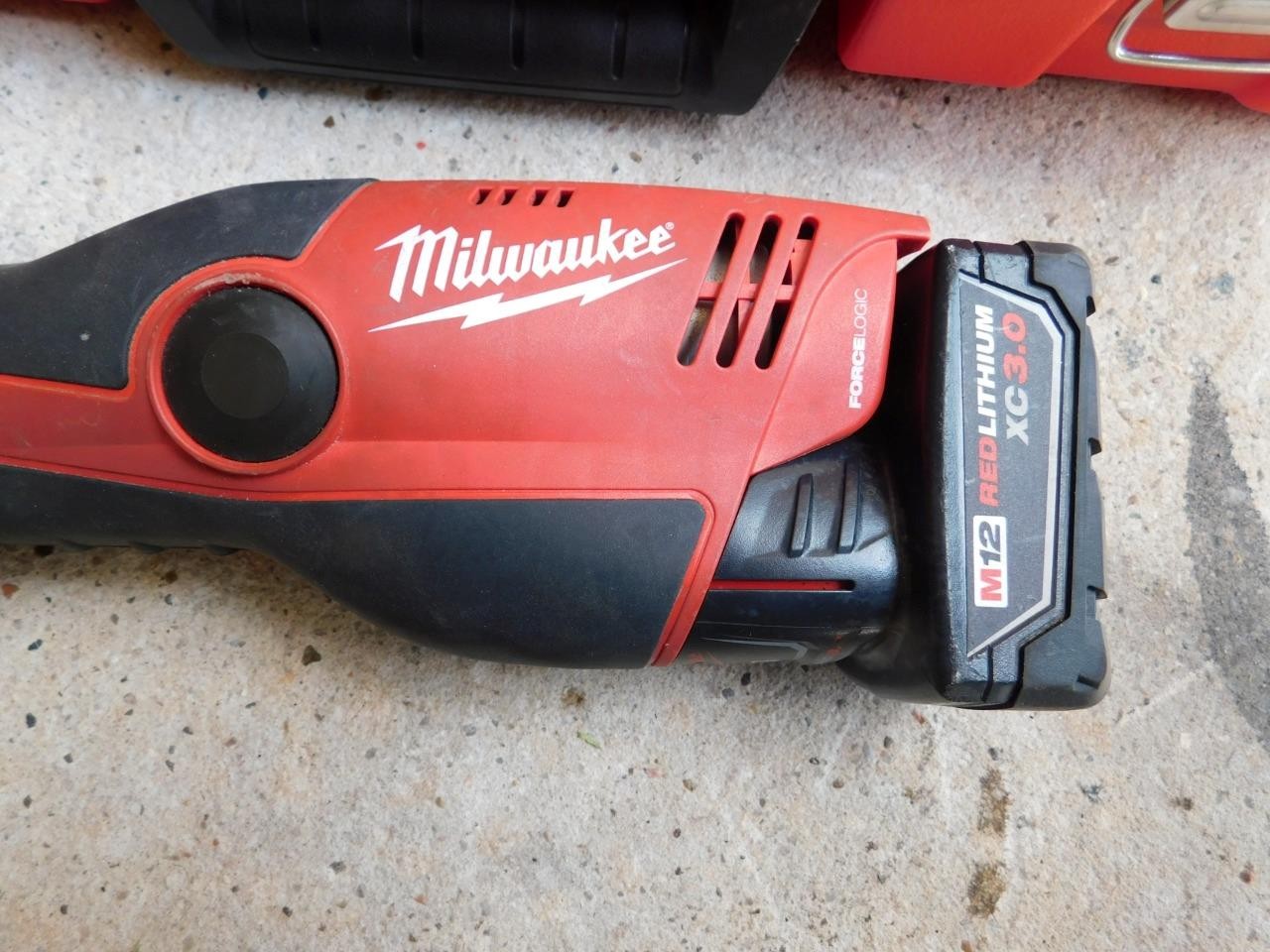 MILWAUKEE 2473-20 M12 PRESS TOOL WITH 3 JAWS 1/2″,3/4″, and 1″ PRESSING TOOL