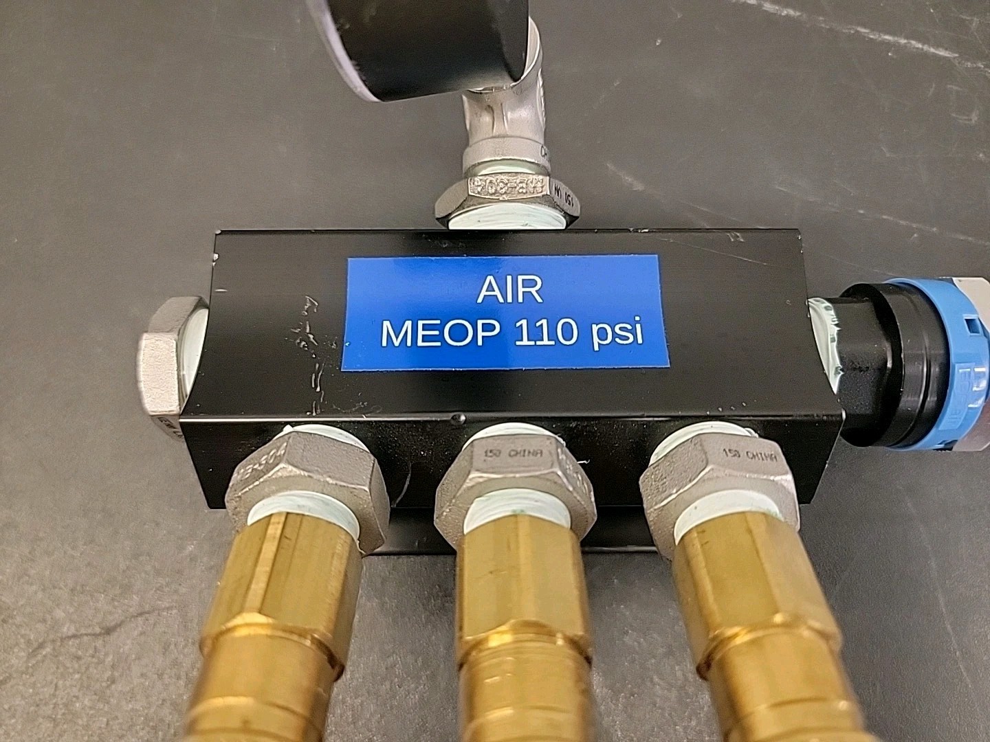 Unbrand Heavy Duty Air Manifolds 6 Valves Air MEOP 110 PSI W/ Dixon Valves