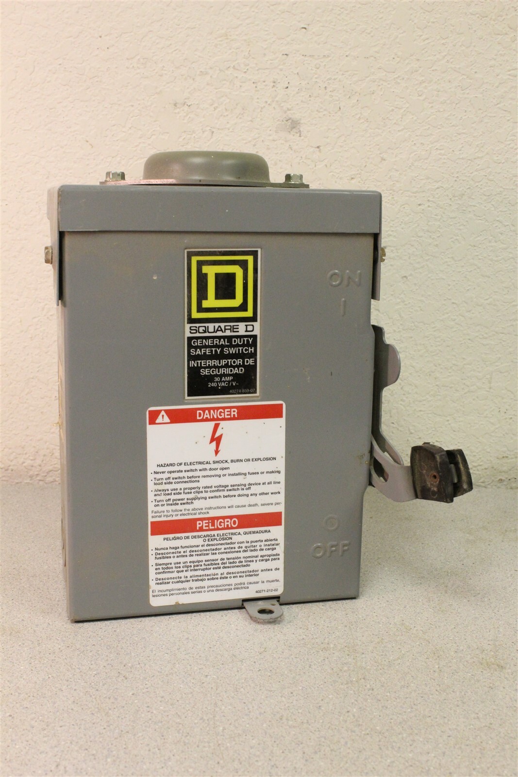 Square D Safety Switch D221NRB Type 3R Enclosure Ser. E1 862914 *FREE SHIPPING*
