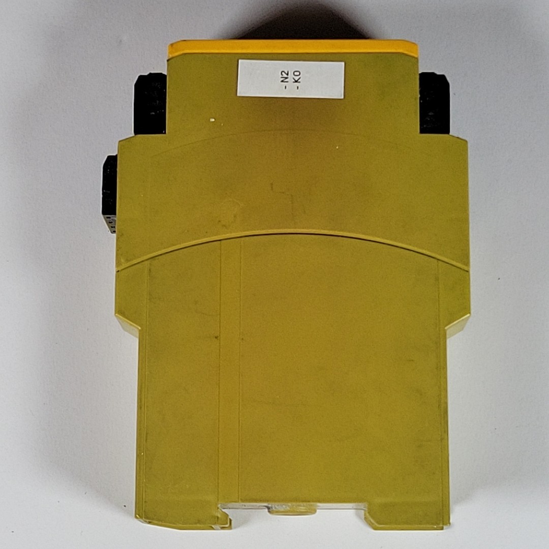 PILZ PNOZ X2.8P 777302 Safety Relay Module Electric System Controller Unit