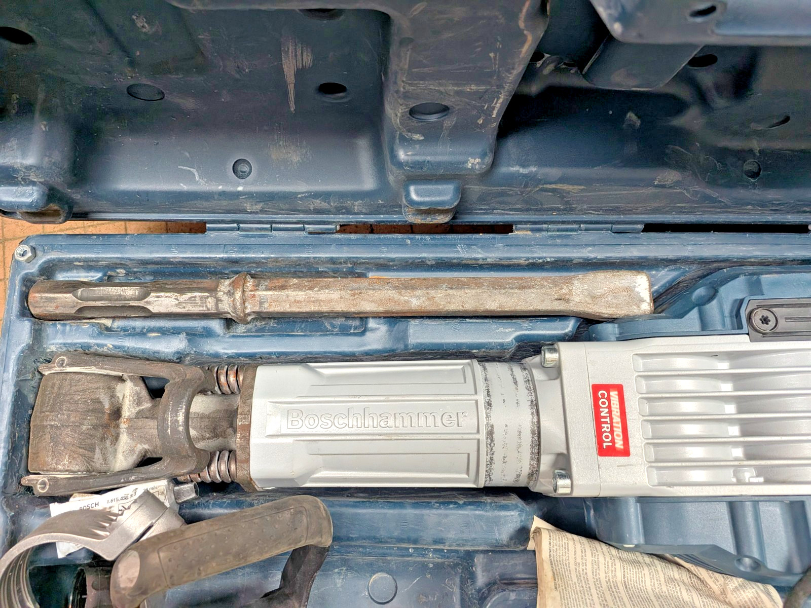 🤠 BOSCH CORDED DEMOLITION JACKHAMMER GSH16 – 28