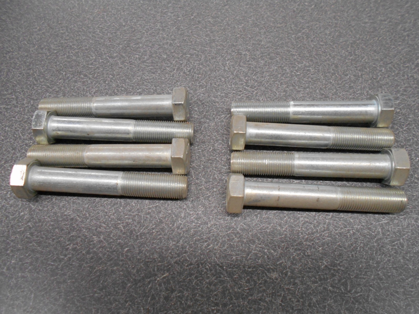 5/8″ x 4.00″ Bolt. (Quantity 8) Grade 5 Capscrew Hex Head Bolt. Fine #18. NOS