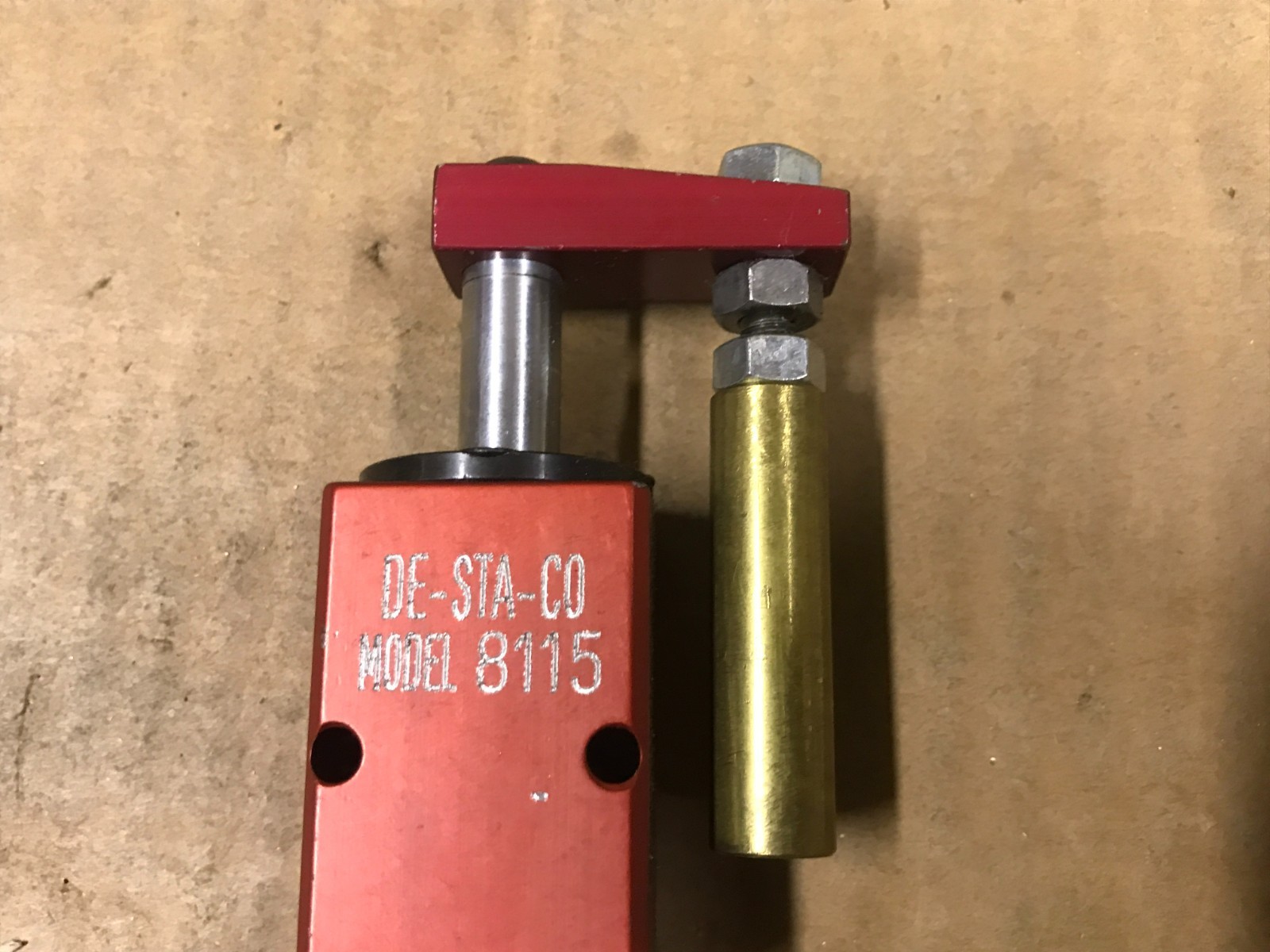 De-Sta-Co Model 8115 – Pneumatic Swing Clamp