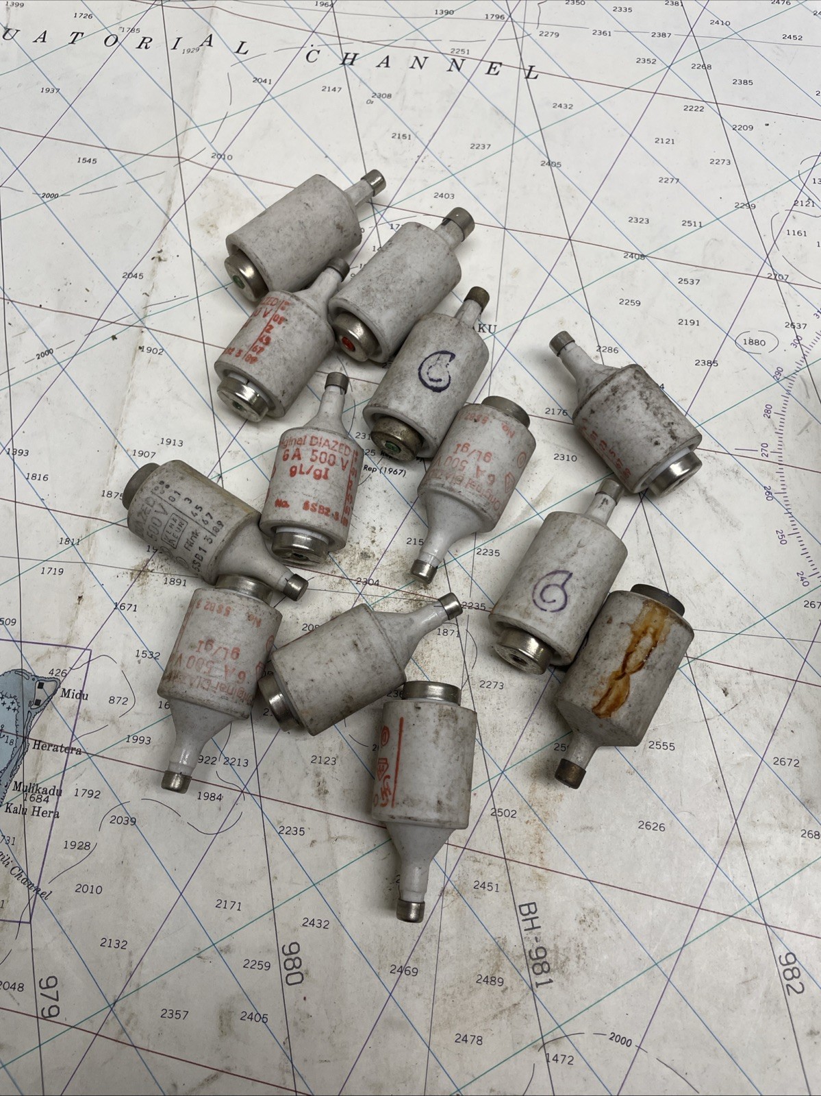 Lot of 33 Electric Ceramic Bottle Fuse. 6 Amp 35 Amp, 500 Volt Made In Slovakia