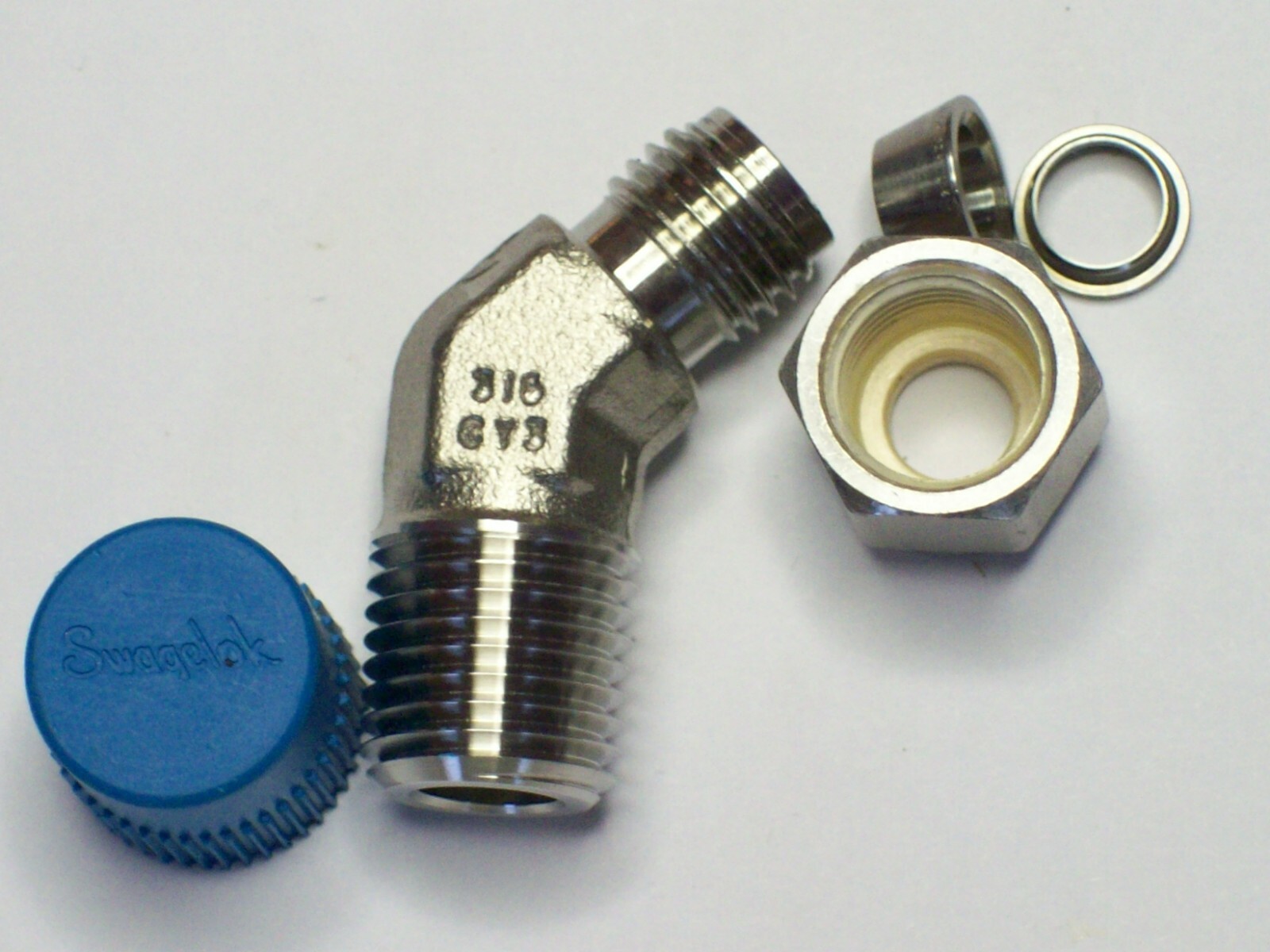 1- Swagelok Stainless Steel 45 Elbow Fitting, 1/4″ Tube x 1/4″ MNPT, SS-400-5-4
