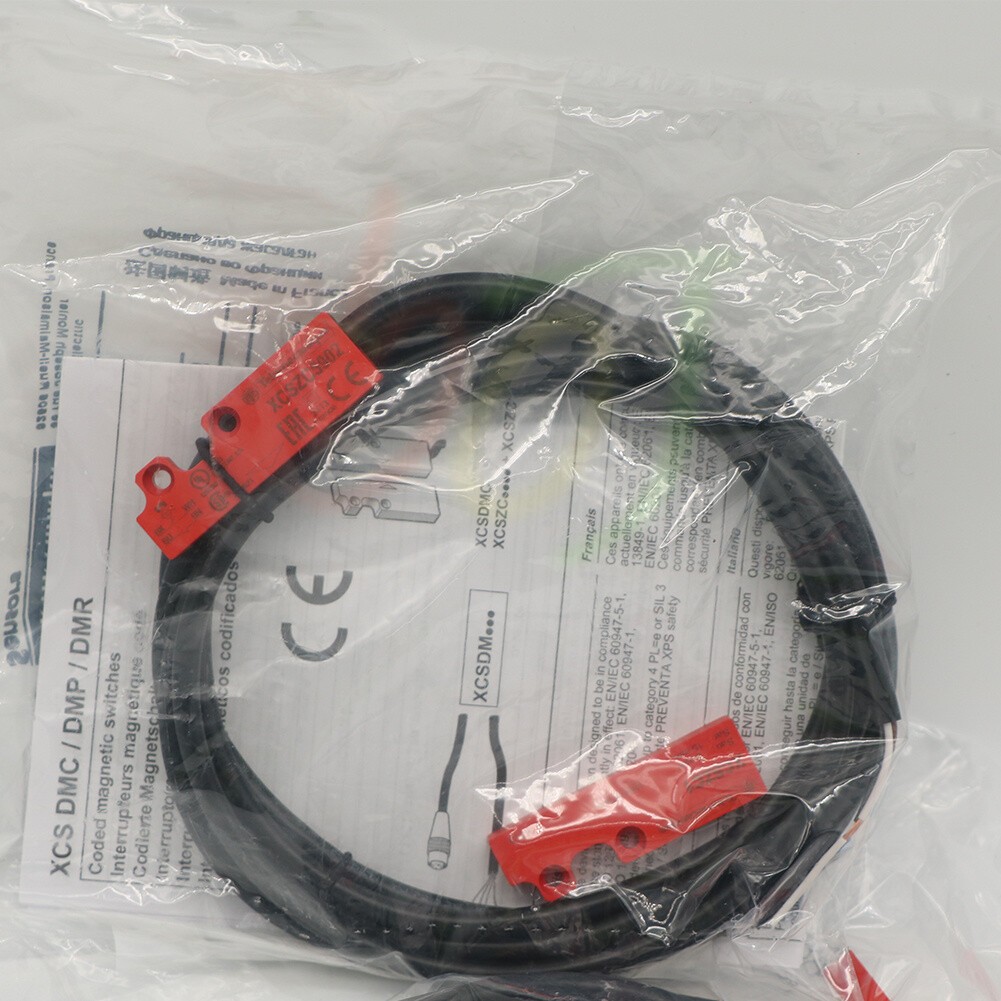 1Pcs New Schneider XCSDMC5902 Magnetic Safety Switches