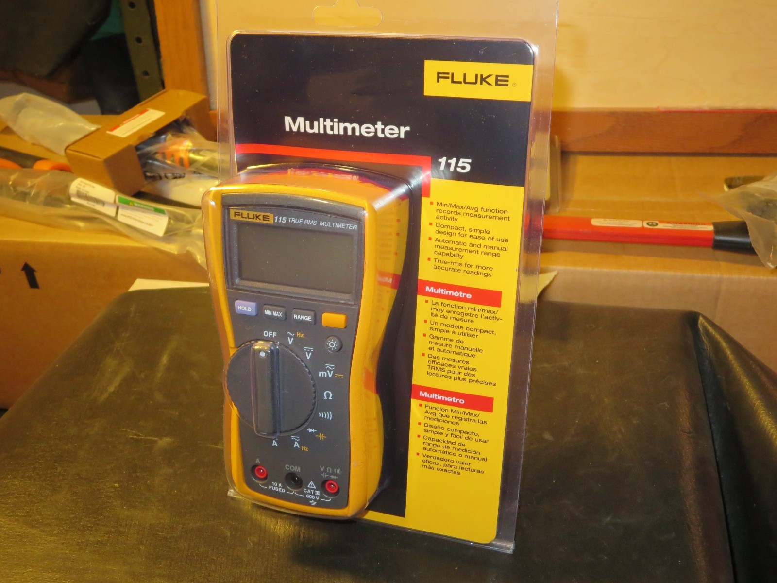 Fluke 115 Multimeter true rms new factory packaging with leads and paper work