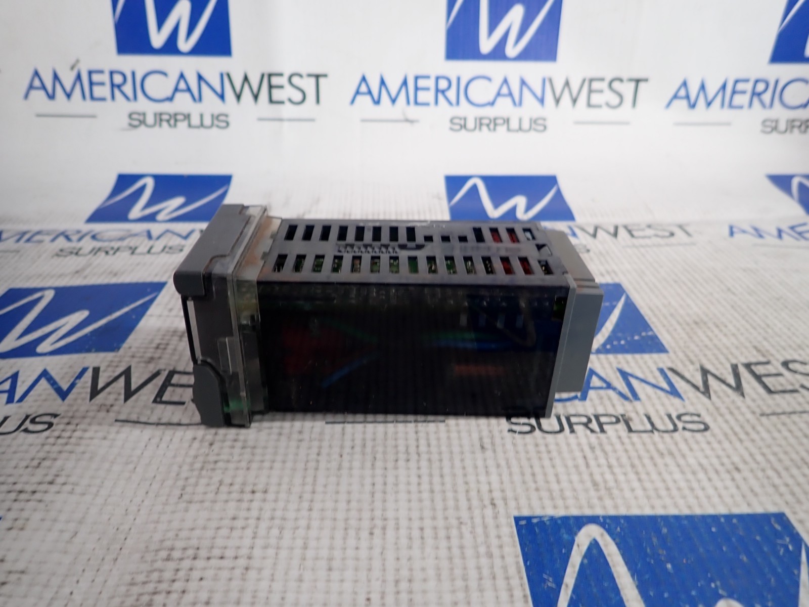 OMEGA ENGINEERING CN800 SERIES CN883K-1200F TEMPERATURE CONTROLLER