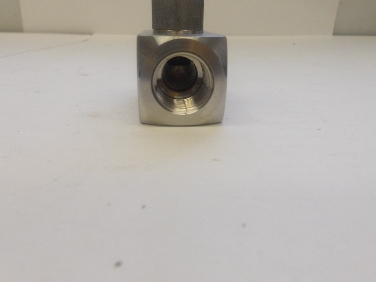 SWAGELOK P/N: SS-4GUF8 GENERAL SERVICE NEEDLE VALVE 1/2″ FNPT