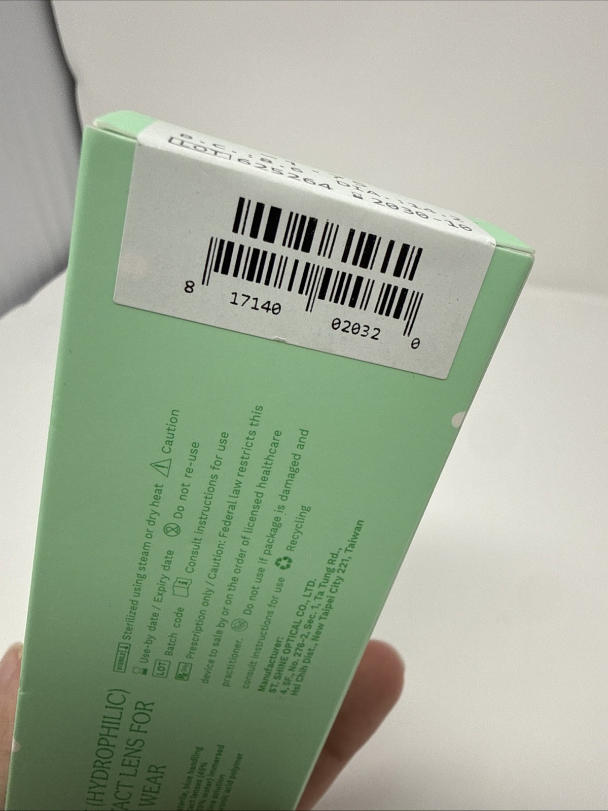 Hubble Total 60 pcs Contac Lenses In Solution. -1.75 1 Month Supply Exp 05-2030