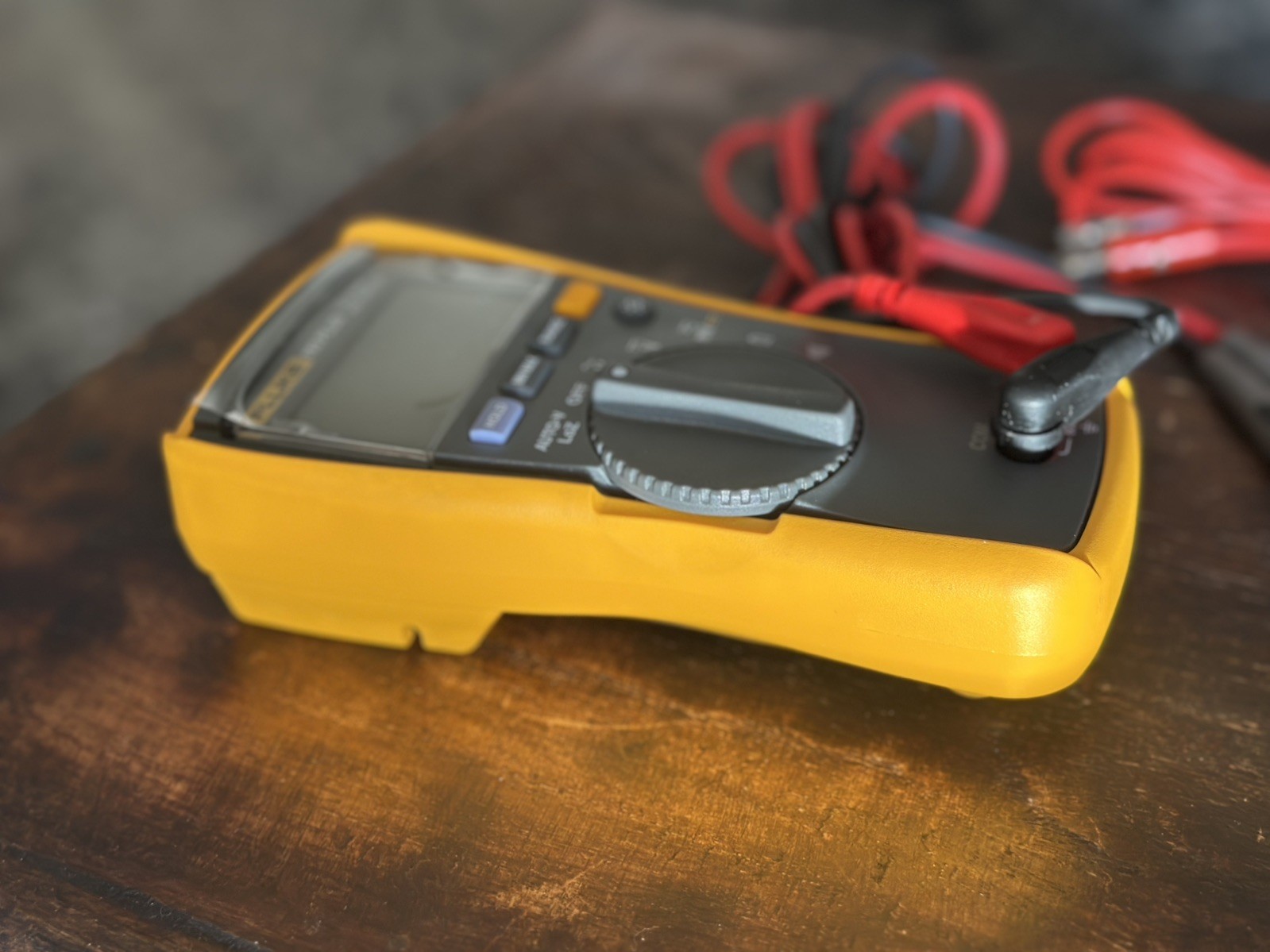FLUKE 110 PLUS True-RMS Digital Multimeter w/FLUKE TL71 leads – Lightly Used
