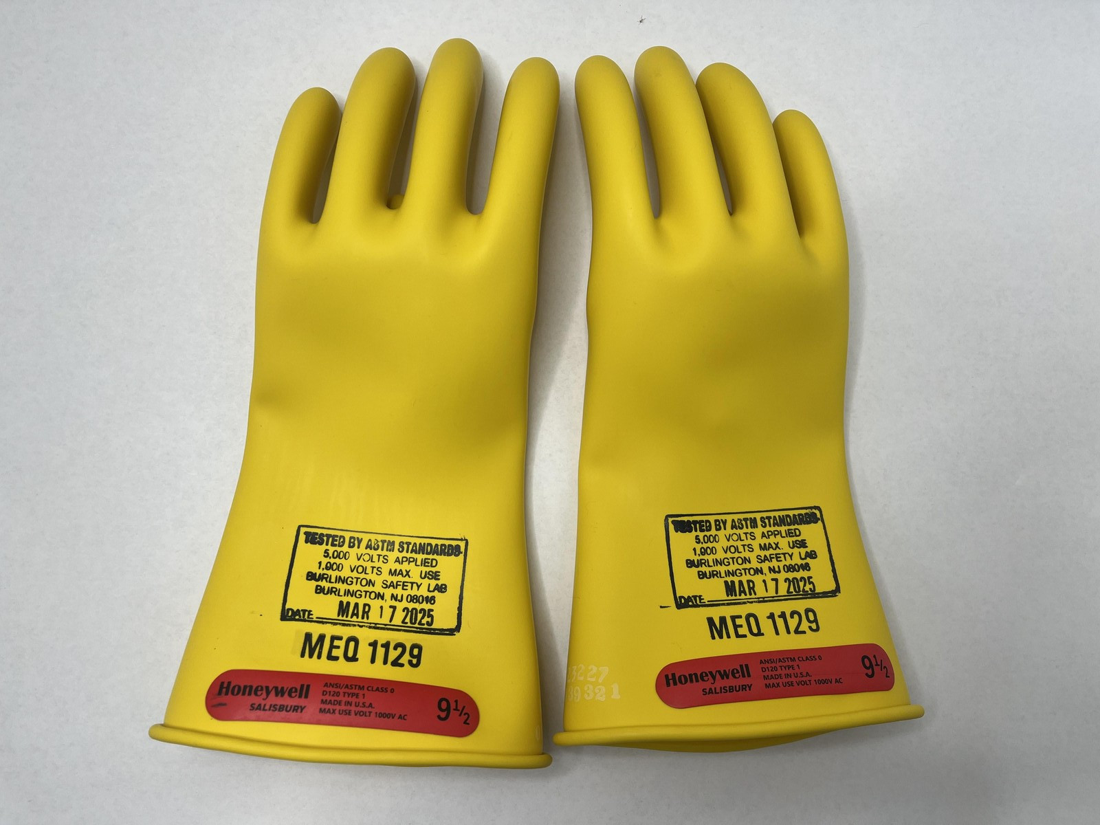Honeywell Salisbury Class 0 D120 Rubber Insulating Gloves 9.5 Yellow 1000V AC