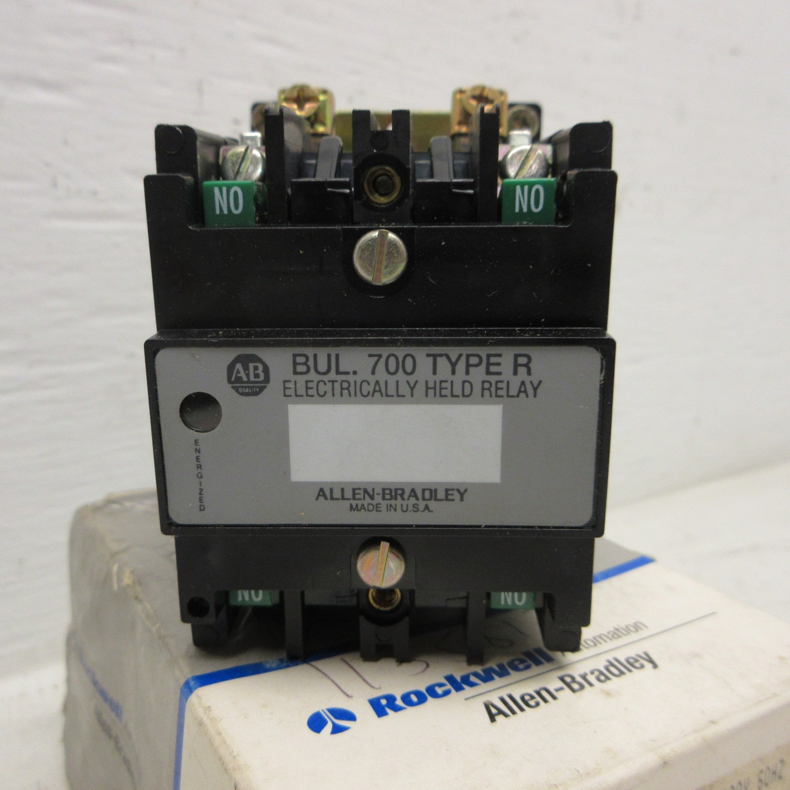 NEW Allen Bradley 700-R200A1 Ser B Electrically Held Relay Type R 2P 120VAC NIB