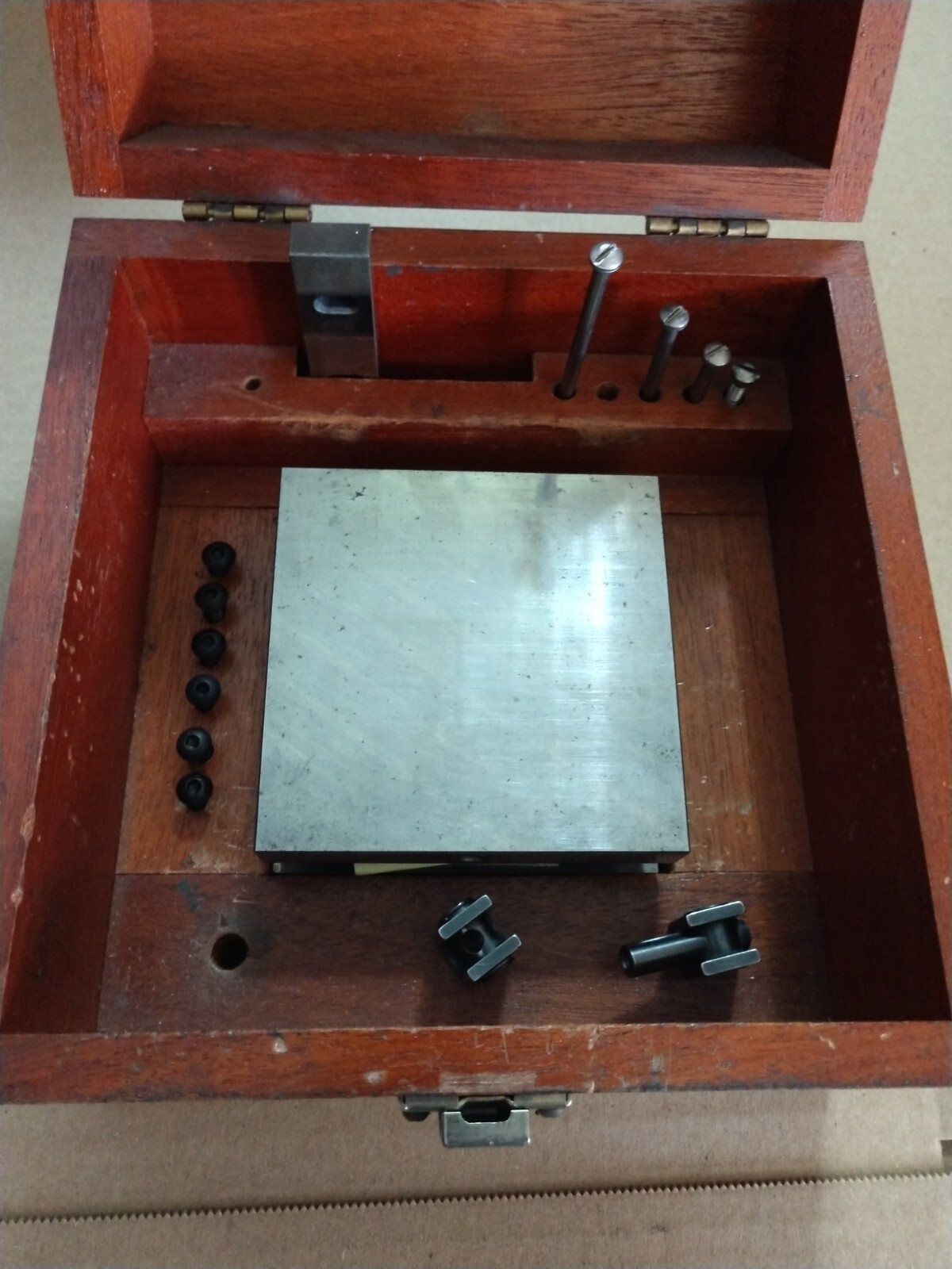Hermann Schmidt 4″ x 4″ Sine Plate with wooden case & acc