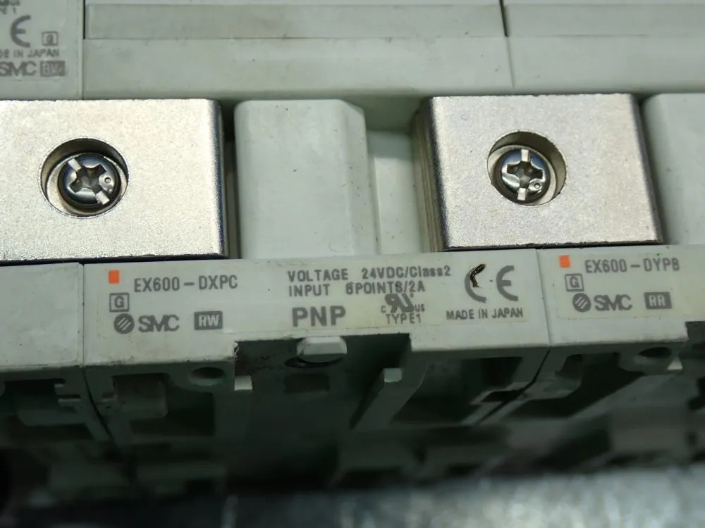 SMC PNEUMATIC MANIFOLD VALVE UNIT EX600-ED2