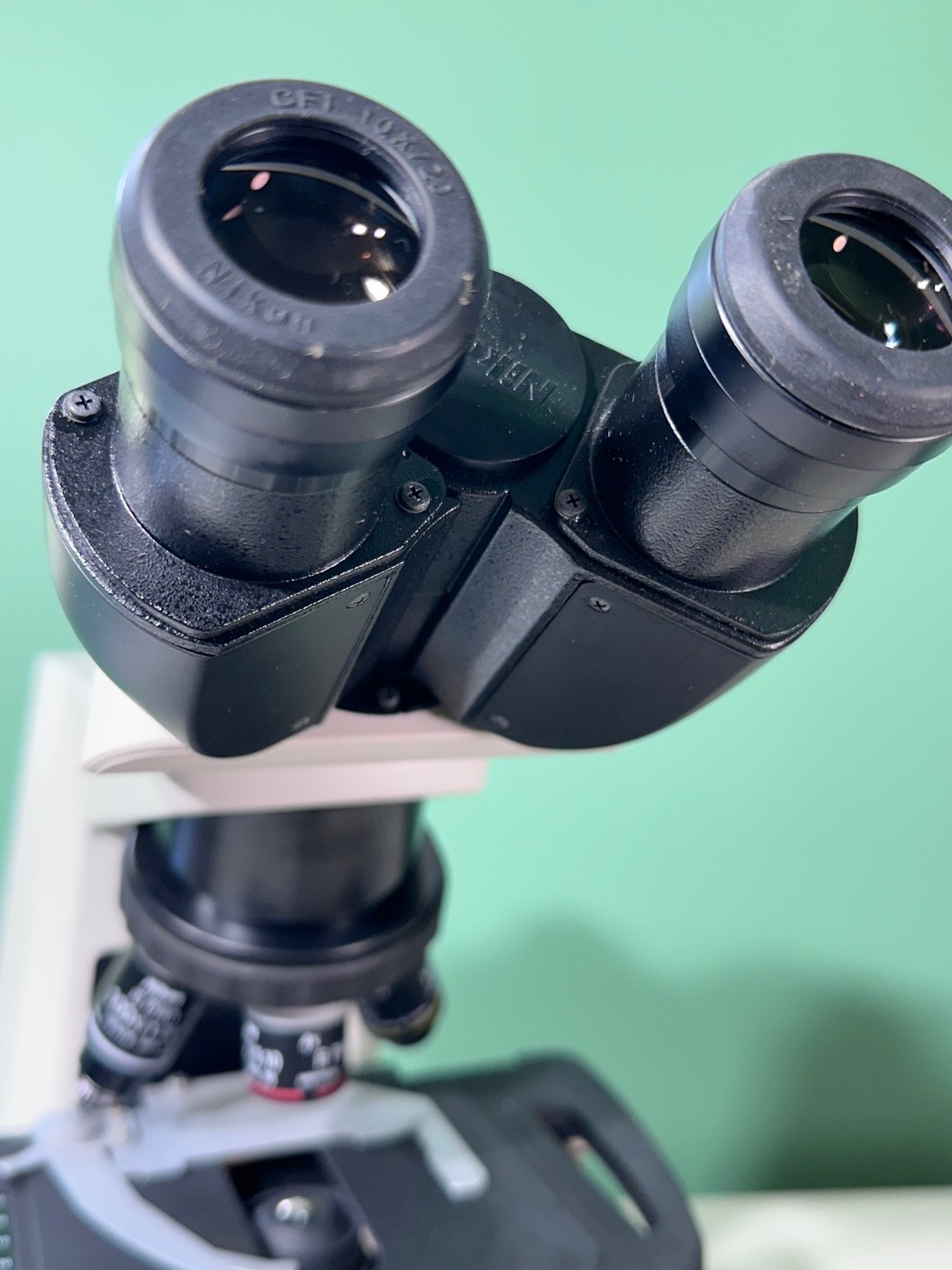 Nikon Eclipse E200 Binocular Microscope 4x 10x 40x 100x Oil LED Excellent