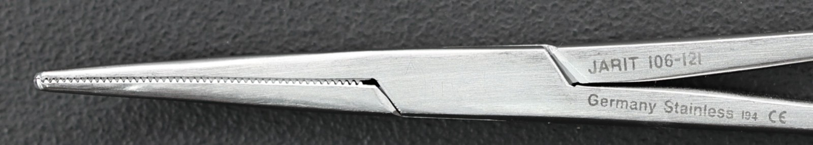 Jarit 106-121 Crile Artery Forceps, Curved, Serrated, 145mm (5.75″)