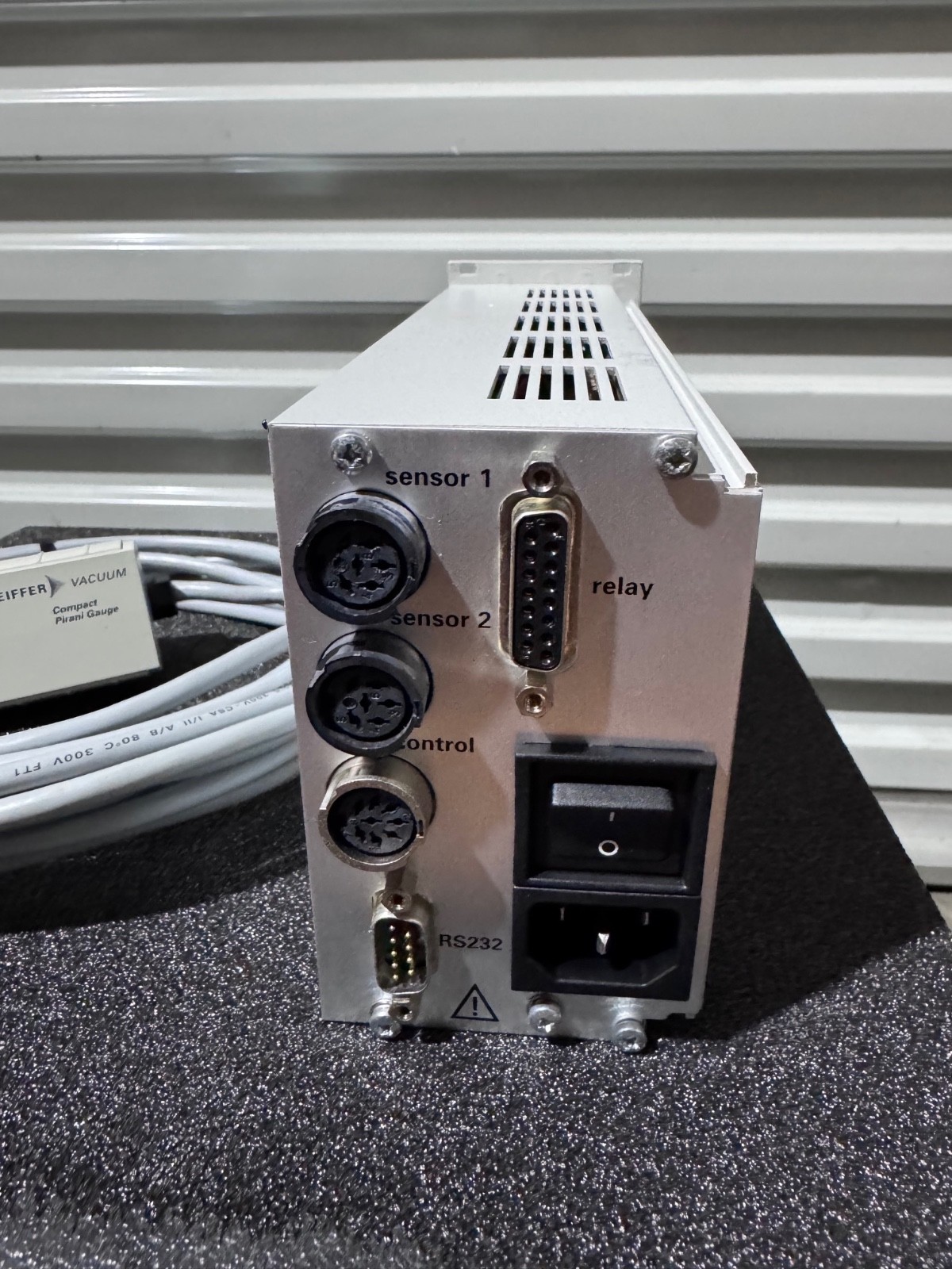 PFEIFFER TPG262 PTG28280 DUAL GAUGE with TPR265 Compact Pirani Gauge and cable