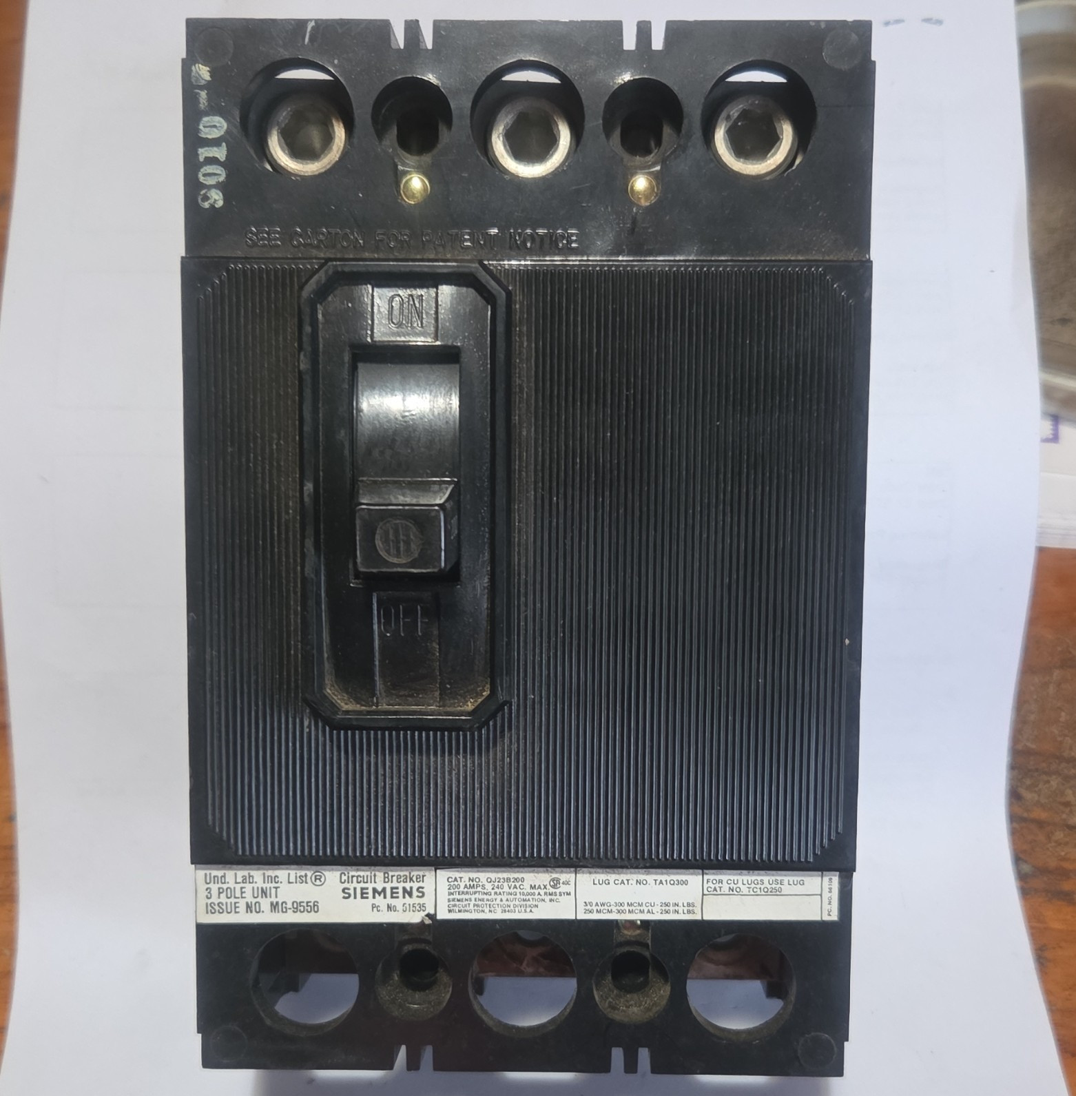 Siemens QJ23B200 Main Circuit Breaker 200A 3-Pole 201-250V AC