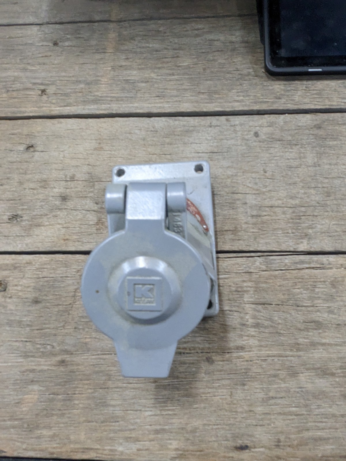 Killark UGRO-20231 20A 125V Bladed Receptacle