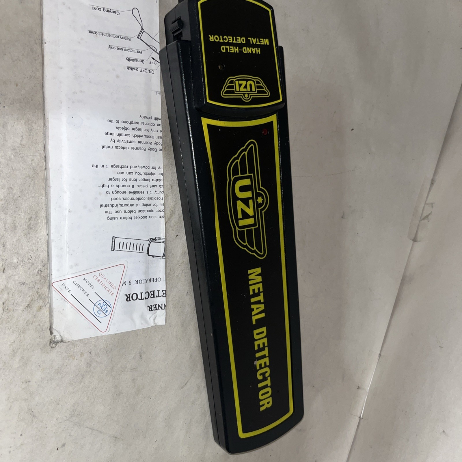 UZI Black 16.25″ Hand Held Metal Detector Security Inspection Wand HHSC2